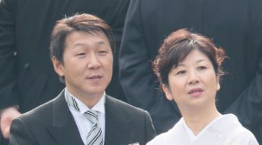 野田聖子と夫 文信氏 の馴れ初めや結婚理由 旦那の性格は 総裁選 マガジンハック Com 野田聖子と夫 文信氏 の馴れ初めや結婚理由 旦那の性格は 総裁選 マガジンハック Com